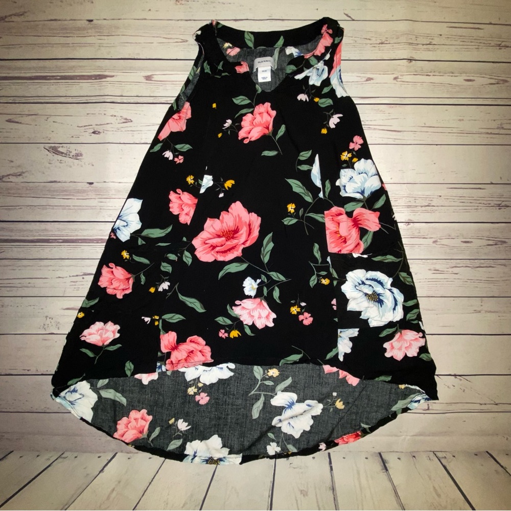 Old navy dress. Black with floral. Pockets.
